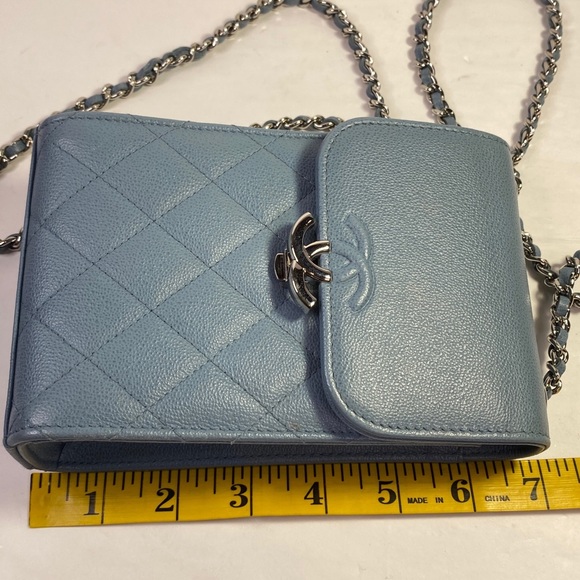 CHANEL Caviar Phone Case or Crossbody Bag - Picture 6 of 16